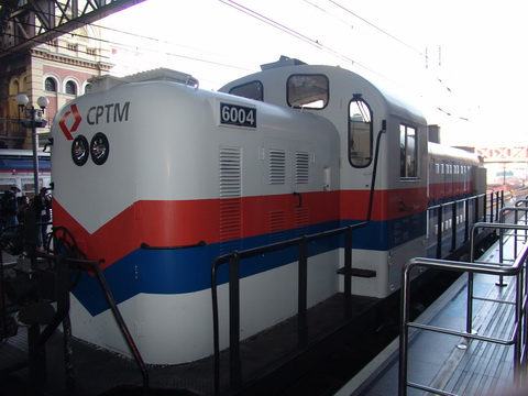 Isto da  uma locomotiva ALCO RS-3 Diesel Eltrica.